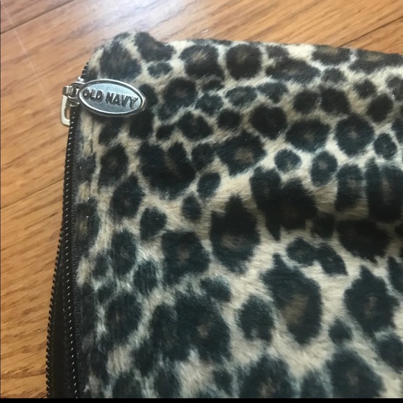 OLD NAVY Soft Cheetah Leopard Print Makeup Bag - Picture 3 of 6